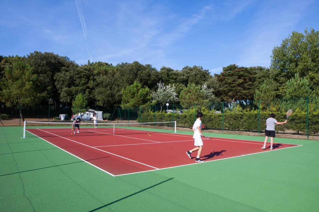 Domaine Du Collet**** Hotel Villeneuve-en-Retz Екстериор снимка