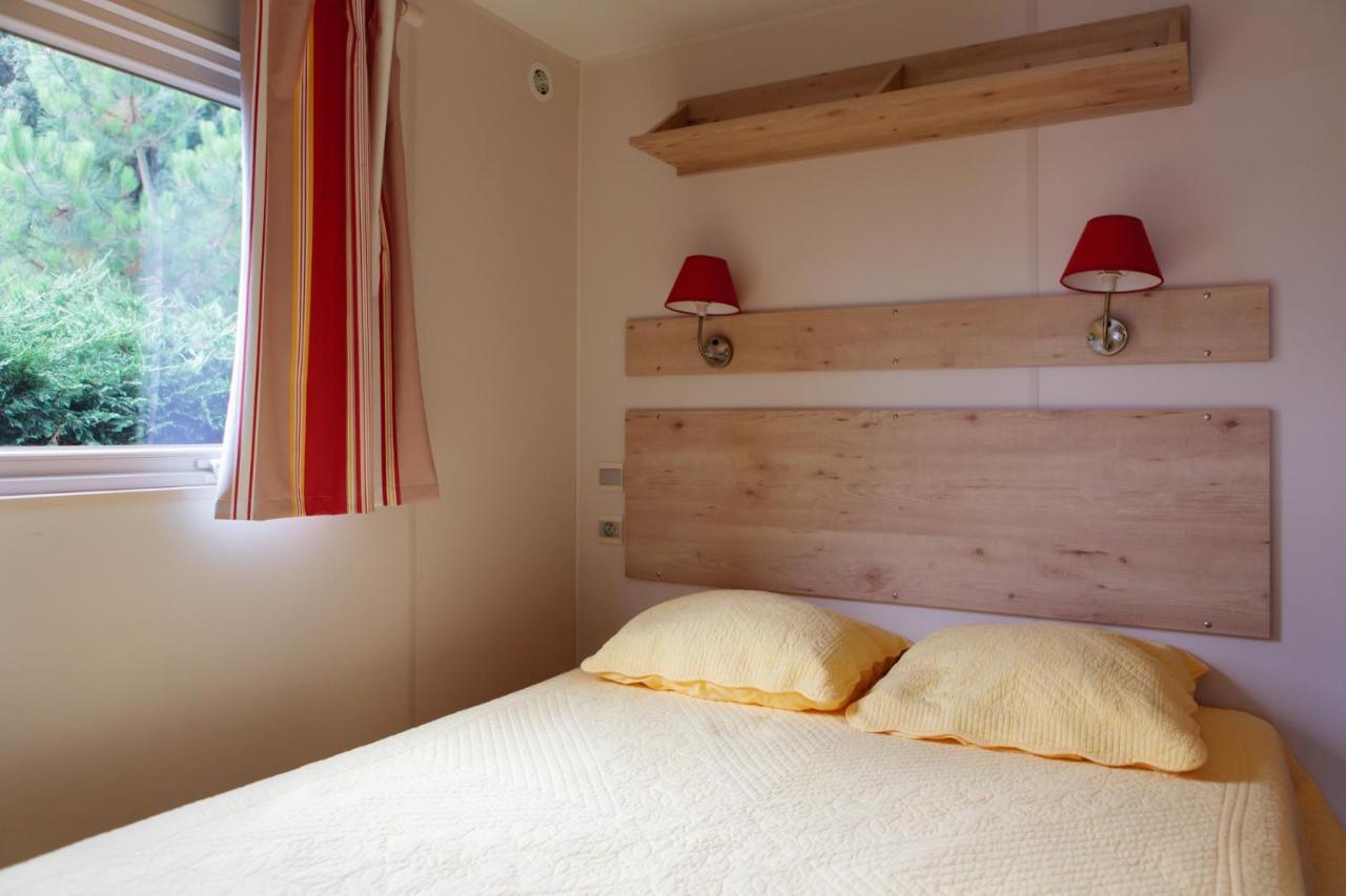 Domaine Du Collet**** Hotel Villeneuve-en-Retz Екстериор снимка